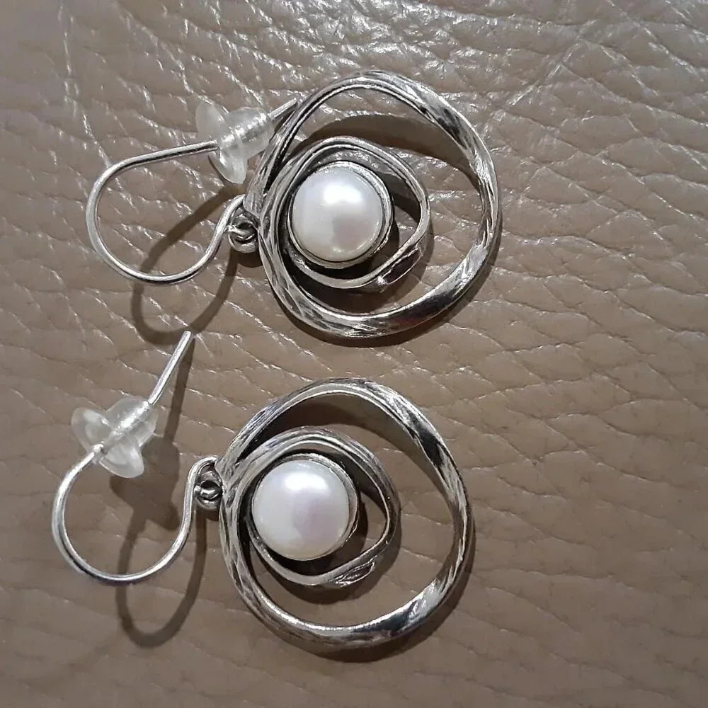 Antique 925 Sterling Silver Dangle Drop Earrings With A Fresh Water Pearl